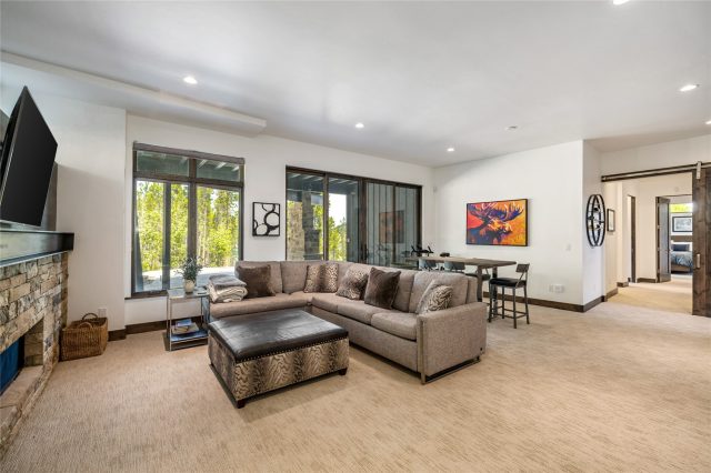 726 Discovery Hill Drive photo 34