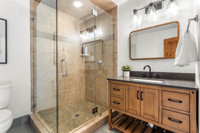 214 Wellington Road photo 35