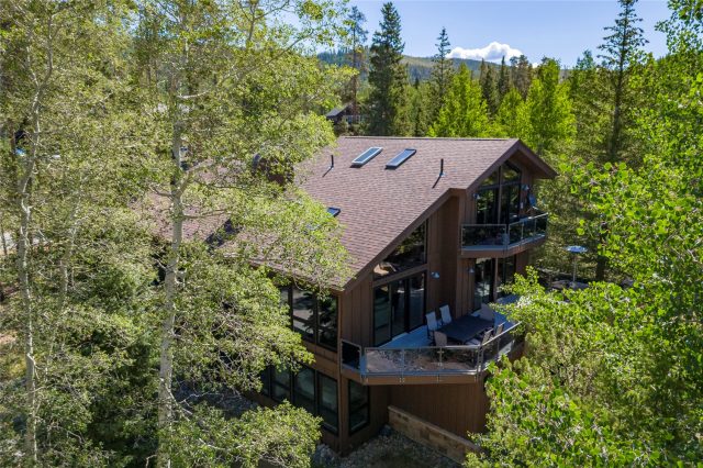 Home in Weisshorn Sub, Breckenridge, CO — photo 4 (MLS S1070381)