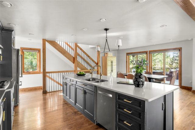 214 Wellington Road photo 7