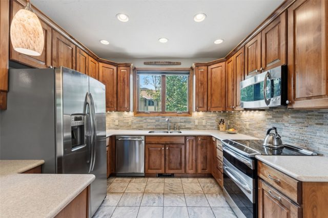 1512 Point Drive B photo 10