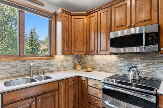 1512 Point Drive B photo 11