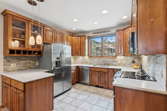 1512 Point Drive B photo 3