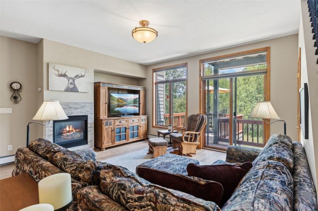 1512 Point Drive B photo 6