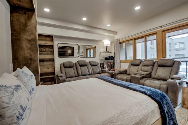 645 S Park Avenue 3302 photo 22