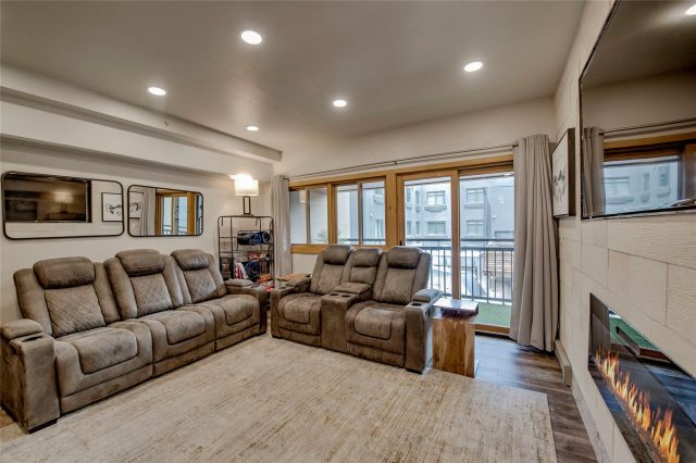 645 S Park Avenue 3302 photo 5