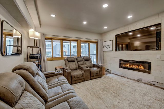 645 S Park Avenue 3302 photo 6
