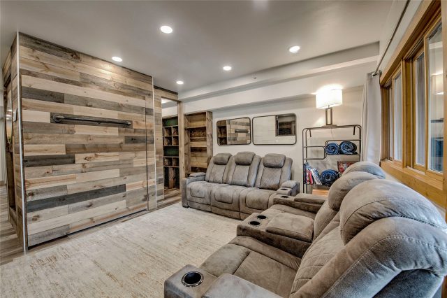 645 S Park Avenue 3302 photo 7