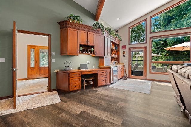 56 Riverside Drive photo 11