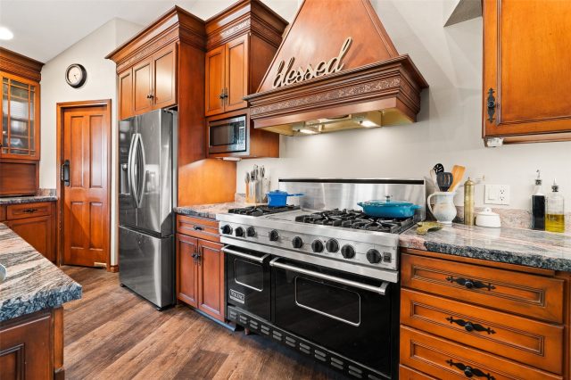 56 Riverside Drive photo 13