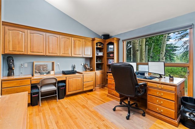 56 Riverside Drive photo 37
