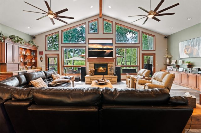 56 Riverside Drive photo 5