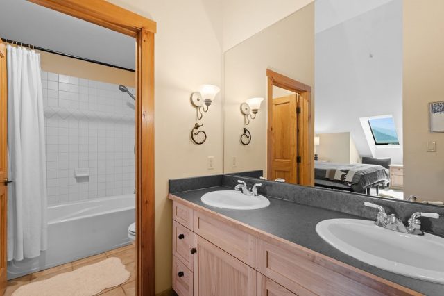 100 Dercum Square 8421 photo 20