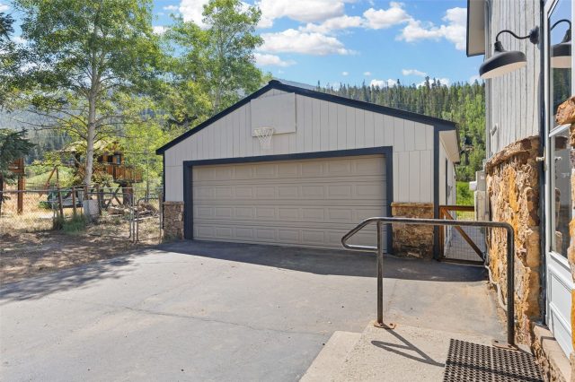 1054 Straight Creek Drive photo 4