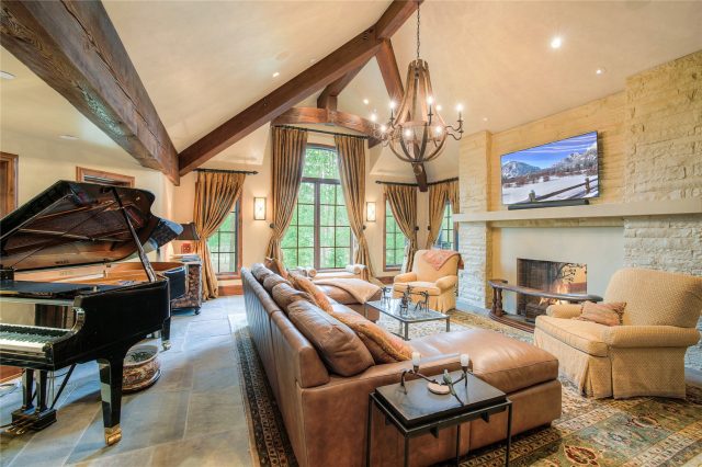 327 Peerless Drive photo 12
