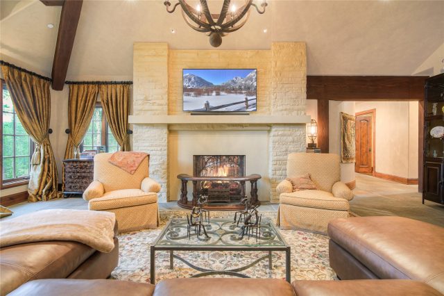 327 Peerless Drive photo 14