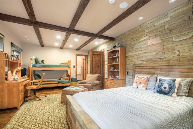 327 Peerless Drive photo 39