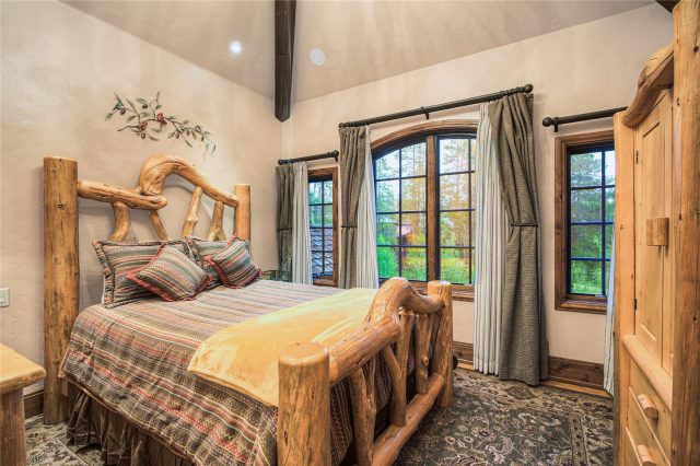 327 Peerless Drive photo 47