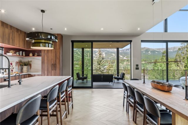 212 Wellington Road photo 11