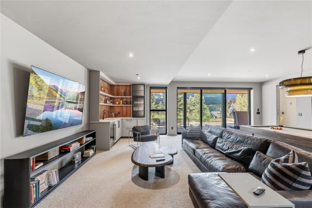 212 Wellington Road photo 39