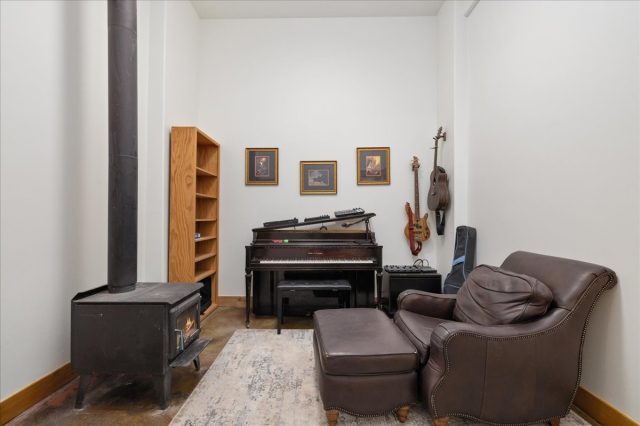121 Shekel Lane photo 32
