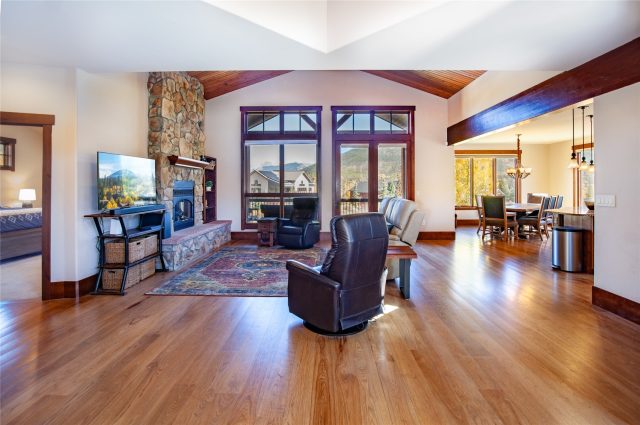 84 Snow Peak Court photo 4