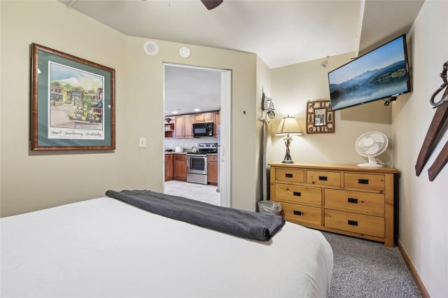 640 Village Road 4413 photo 13