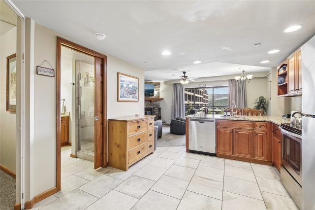 640 Village Road 4413 photo 4