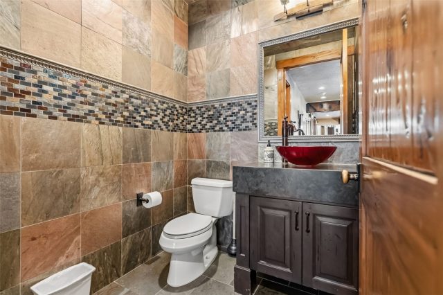 560 Beeler Place photo 32