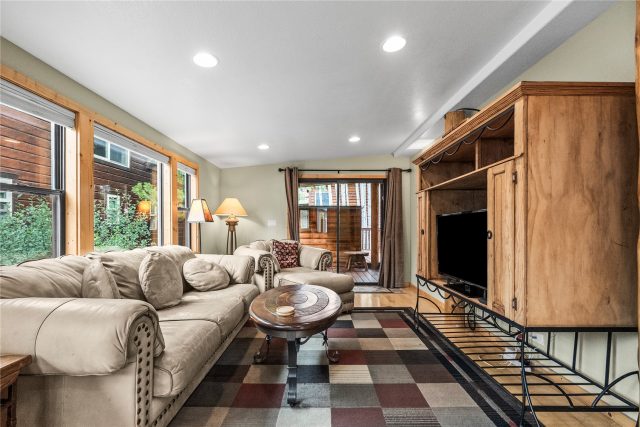 85 Revett Drive 100 photo 12