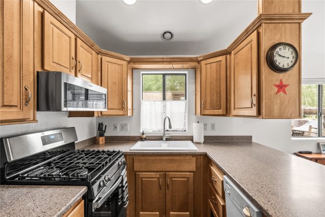 85 Revett Drive 100 photo 15
