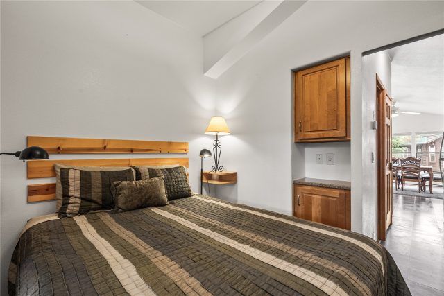 85 Revett Drive 100 photo 20