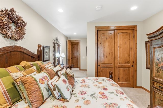 95 Riverwood Drive photo 36