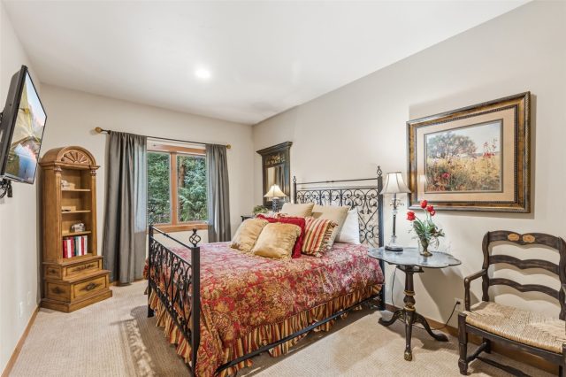 95 Riverwood Drive photo 40