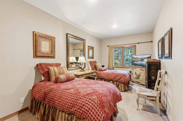 95 Riverwood Drive photo 41