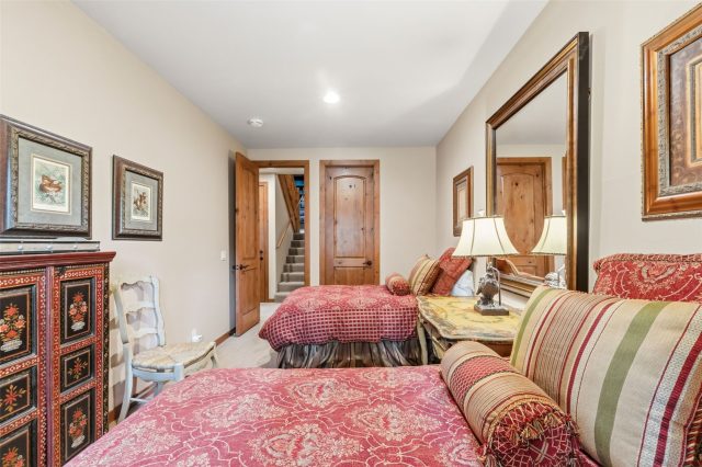 95 Riverwood Drive photo 42