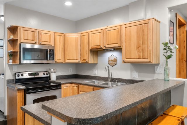 216 Pitkin Street 14 photo 11