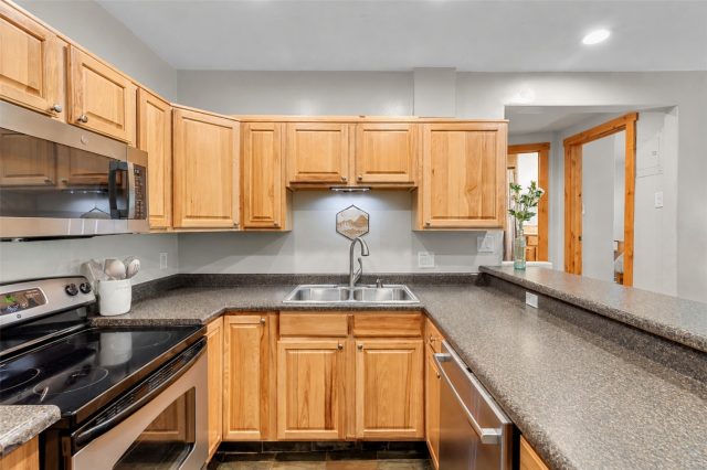 216 Pitkin Street 14 photo 4