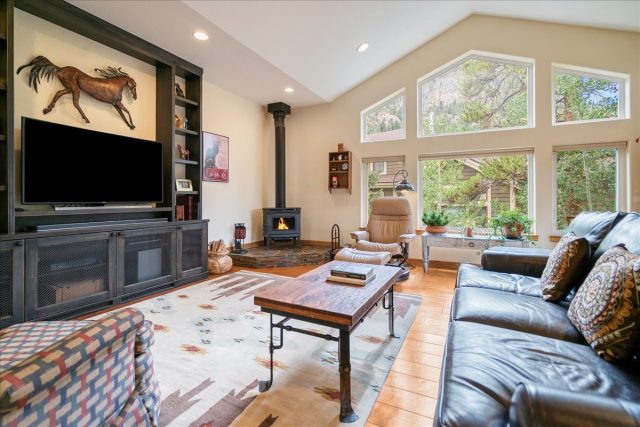 215 Pitkin Street B photo 4