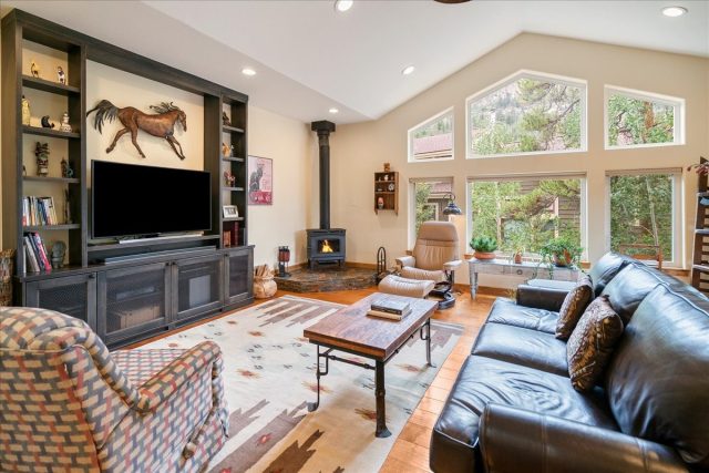 215 Pitkin Street B photo 7