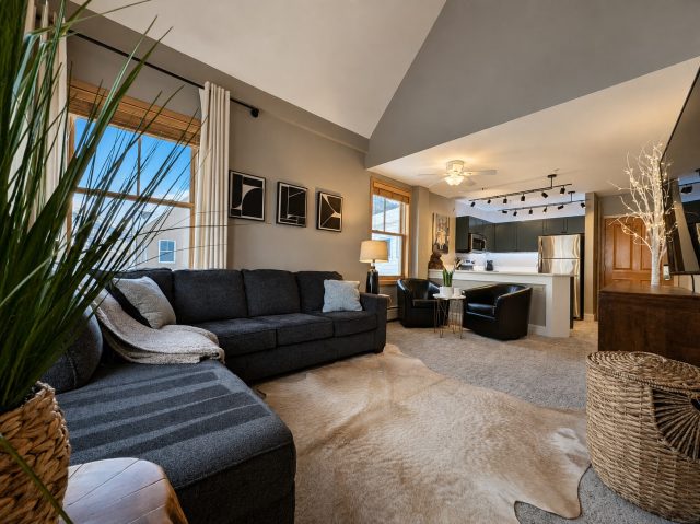 140 Ida Belle Drive 8300 photo 5