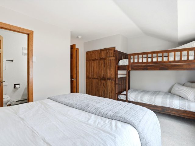 200 Primrose Path 15 photo 17