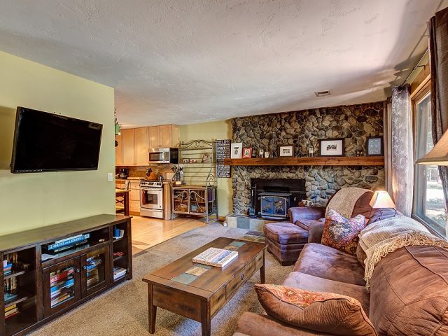 128 Starlit Lane photo 3