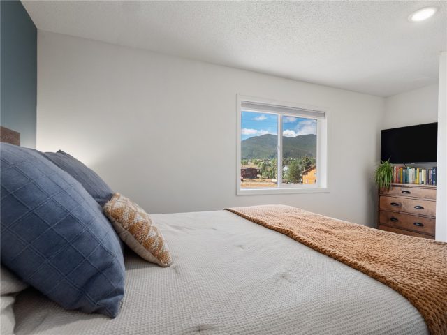 258 Cove Boulevard 4 photo 12