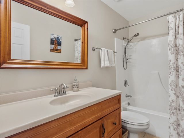 258 Cove Boulevard 4 photo 13