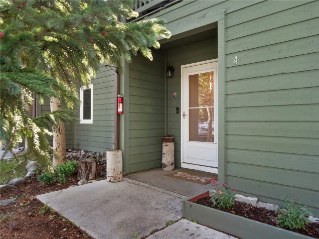 258 Cove Boulevard 4 photo 17
