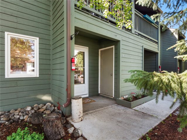 258 Cove Boulevard 4 photo 18