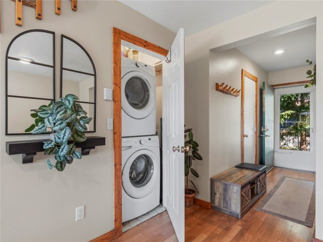 258 Cove Boulevard 4 photo 7