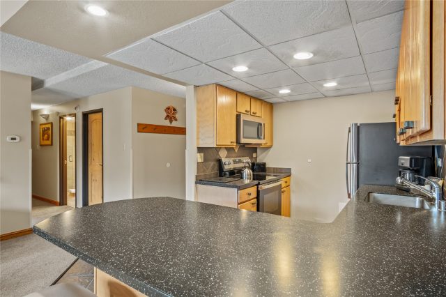 611 Village Road 23220 photo 10