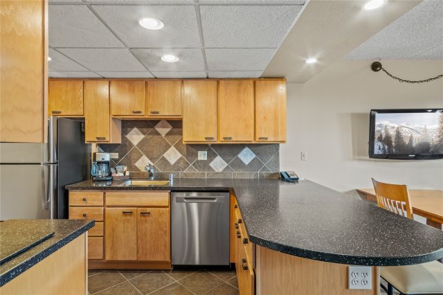611 Village Road 23220 photo 12